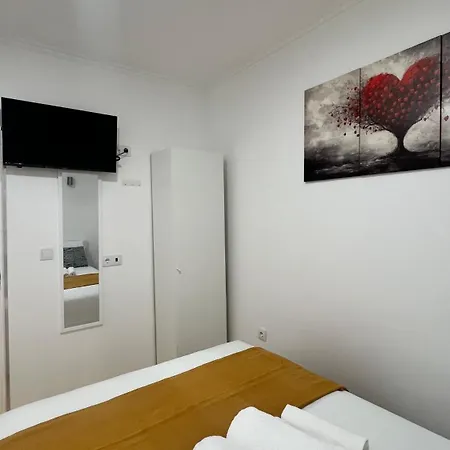 Quarto em Acomodações Particulares -luciano Cordeiro 3 Andar *