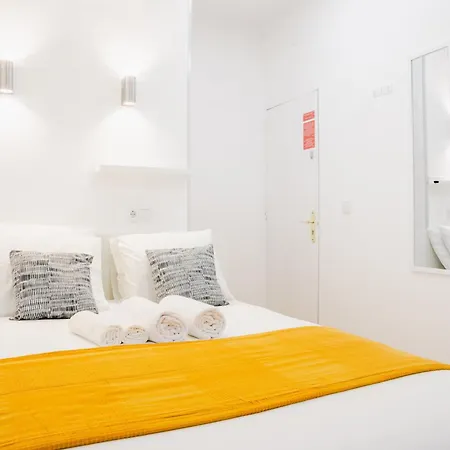 Quarto em Acomodações Particulares -luciano Cordeiro 3 Andar *