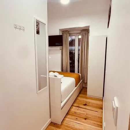 Quarto em Acomodações Particulares -luciano Cordeiro 3 Andar Lisboa
